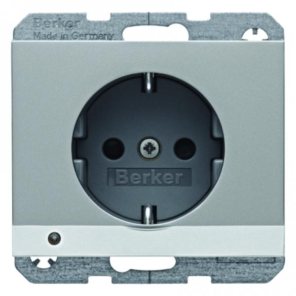 Berker K.5 Steckdose mit LED-Orientierungslicht edelstahl, lackiert 41097004