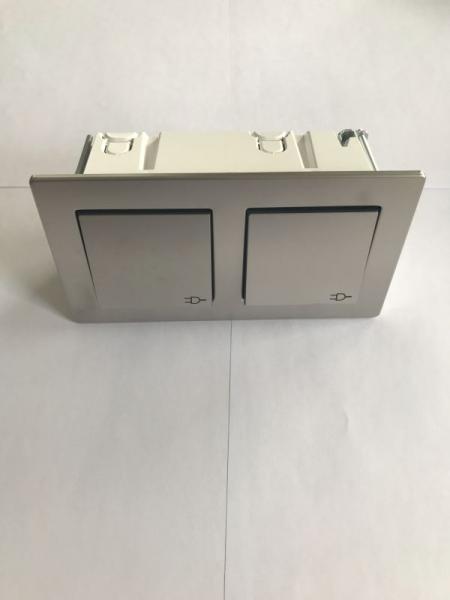 Gira Edelstahl E2 Doppel Steckdose mit Klappdeckel und Rahmen Flache Version IP44 Komplettset