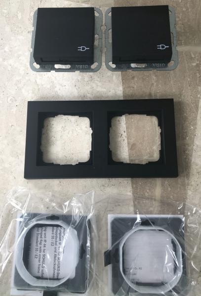 Gira E2 Schwarz Matt Doppel Steckdose mit Klappdeckel und Rahmen IP44 Komplettset