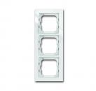 B+J Busch-axcent¨,  Rahmen flat, 3-fach, studiowei§ 1723-284/11